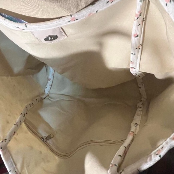 NWT Cream Floral Tote Bag - Lightweight Women's Shoulder Bag - Picture 5 of 7